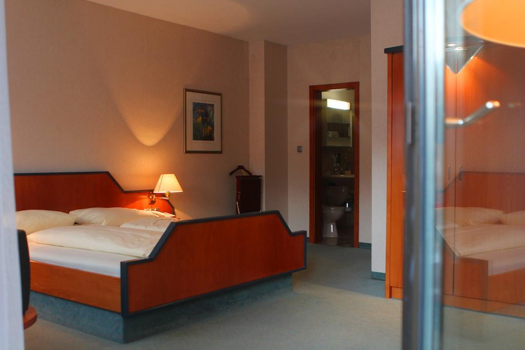 Pohl'S Rheinhotel Adler Sankt Goarshausen Rum bild