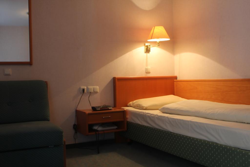 Pohl'S Rheinhotel Adler Sankt Goarshausen Rum bild